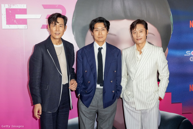 Lee Jung-jae, Hwang Dong-hyuk és Lee Byung-hun (Fotó: John Nacion / Getty Images Hungary)