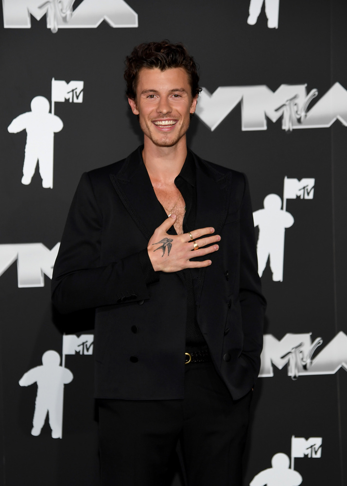 Shawn Mendes 2022-ben lemondta világkörüli turnéját, mert mentálisan nem bírta tovább
