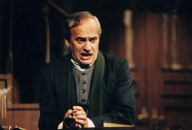 Rajhona Ádám (1943–2016)&nbsp;Rajhona Ádám hangját minden filmrajongó felismeri: ő volt az, aki magyarul megszólaltatta a legnagyobb hollywoodi sztárokat