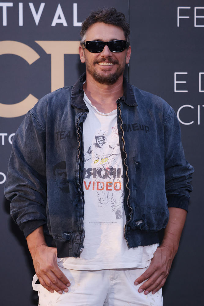 James FrancoTyrese Gibson egy interjúban mesélte, hogy a Annapolis forgatásán James Franco annyira beleélte magát katonai szerepébe, hogy még a próbák alatt sem esett ki a karakterből.„Tisztelem a módszerszínészeket, de ő sosem jött ki a szerepből