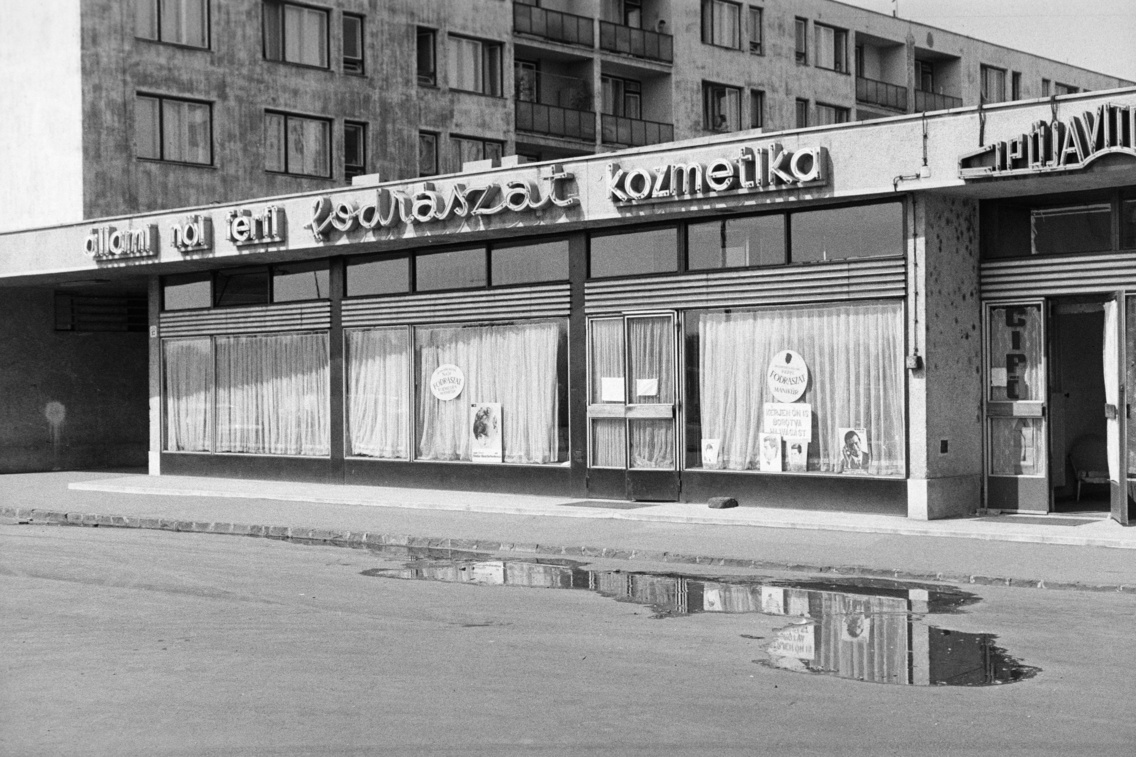 Kassai tér, Budapesti Állami Fodrászat, férfi-női fodrászat és manikűr