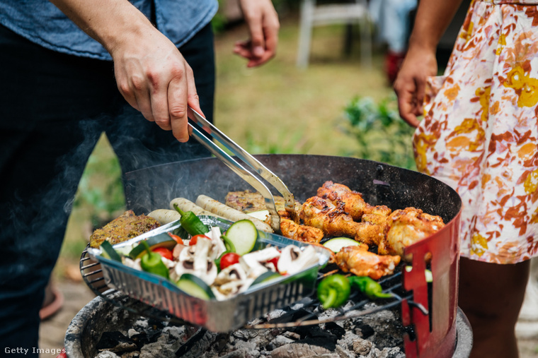 Húsok helyett zöldségeket is grillezhetünk (Fotó: Hinterhaus Productions / Getty Images Hungary)