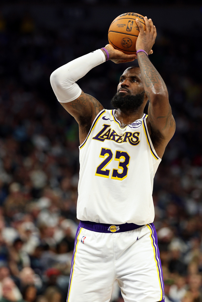 LeBron JamesLeBron James és középiskolai szerelme, Savannah, aki ma már a felesége, 18 és 19 évesek voltak, amikor első közös gyermekük, LeBron Jr