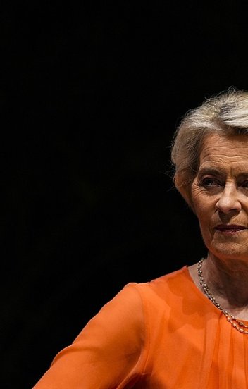 Tényleg bevégeztetett? Ursula von der Leyen hatalmára most először leselkedik igazán nagy veszély