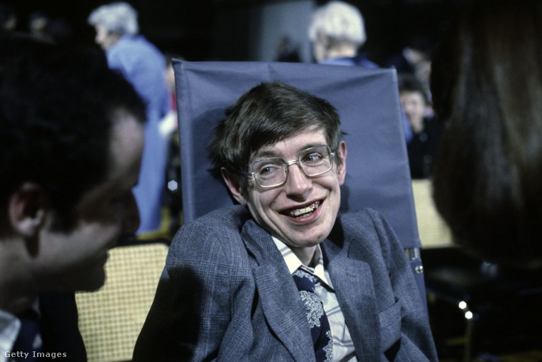 Amikor Stephen Hawking 21 évesen vette először észre, hogy nehezebben mozog. Akkor még nem tudta, hogy élete hátralévő részét egy gyógyíthatatlan betegség fogja meghatározni. (Fotó: Santi Visalli / Getty Images Hungary)