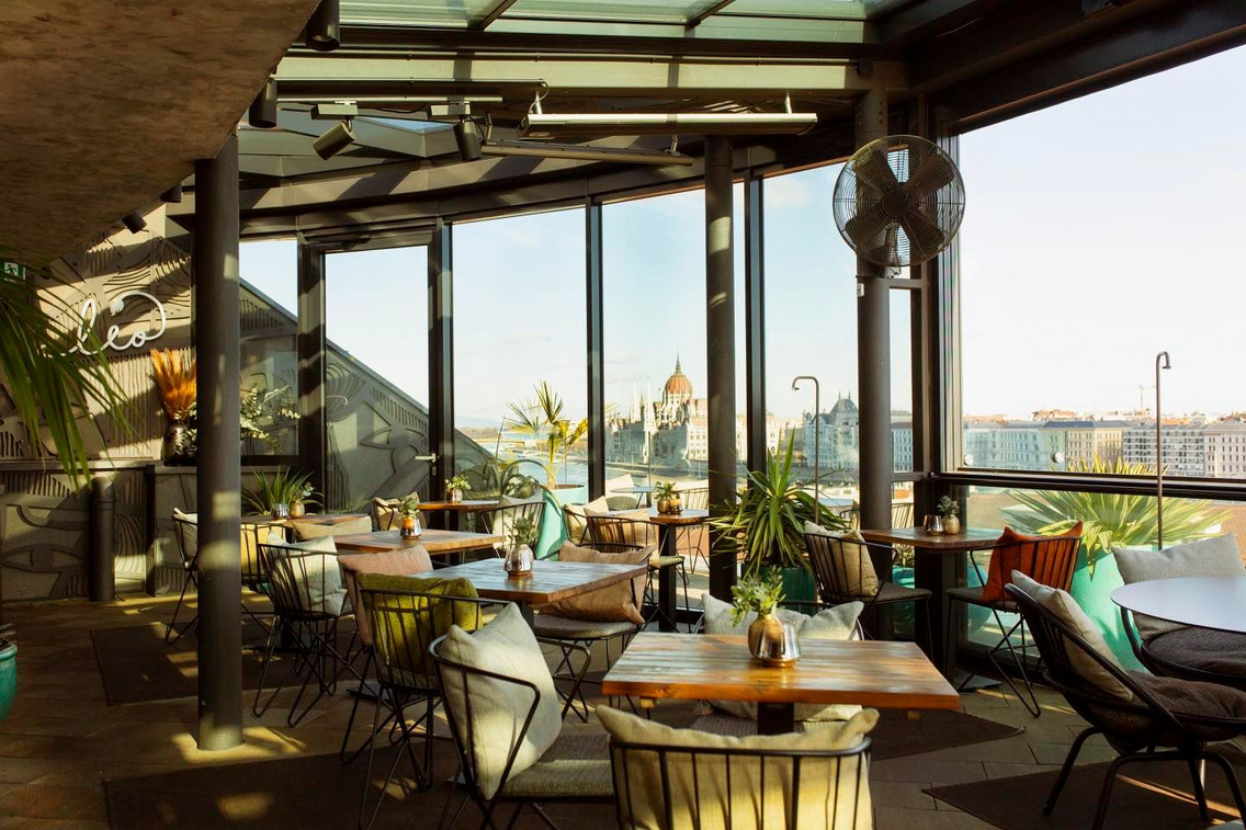 A LEO Rooftop bárjában néhány csepp eső sem probléma.