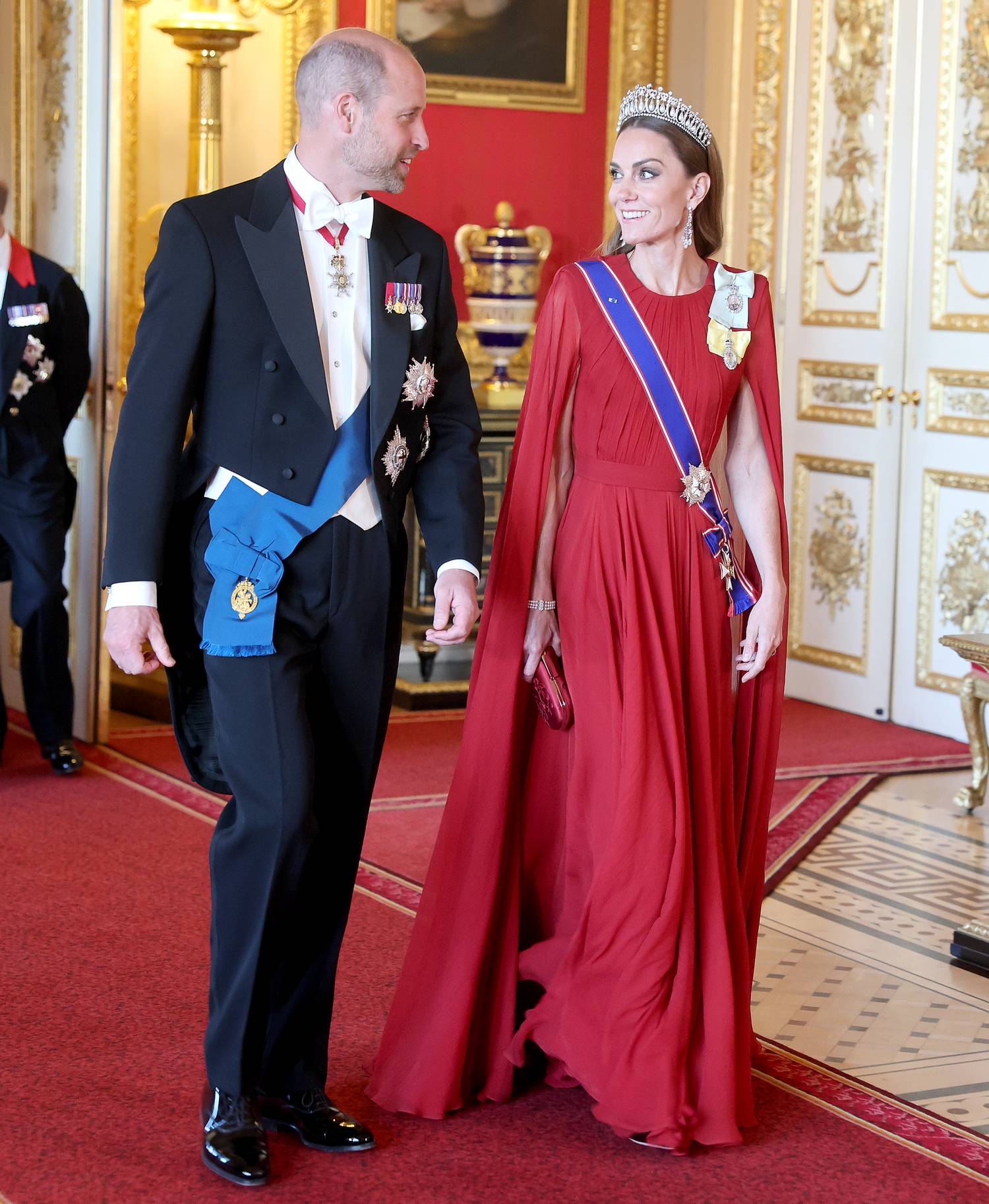 Katalin hercegné egy piros Givenchy estélyiben ment az állami vacsorára.