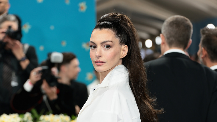 Anne Hathaway összeomlott a forgatáson