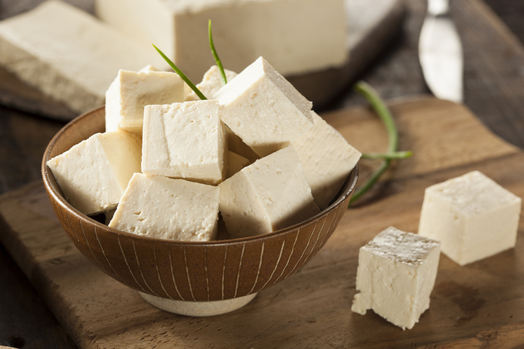 Tofu&nbsp;Magas fehérje- és triptofántartalmú, ami a szerotonin termelődéséhez szükséges