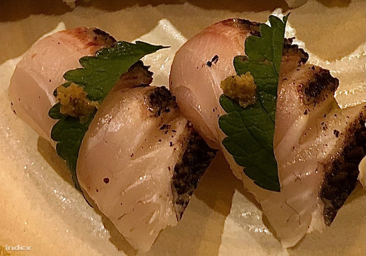 Aranydurbincs shiso levél