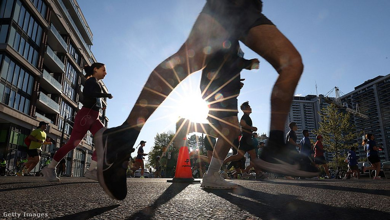 A kutatás szerint a rendszeres mozgás önmagában nem tudta megakadályozni az agy hanyatlását, mivel túl sok időt töltöttek üléssel a résztvevők. (Illusztráció: Getty Images)