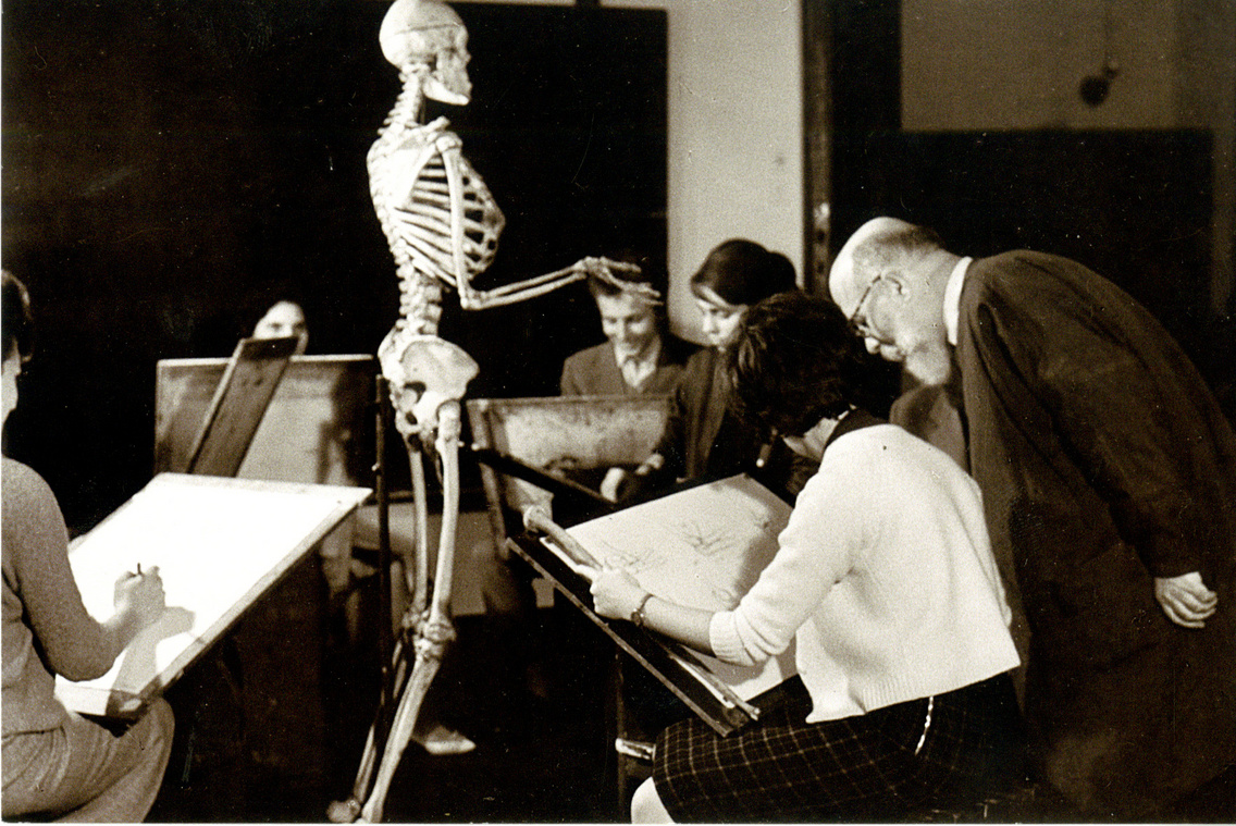 Barcsay Jenő anatómiaoktatás közben, 1960-as évek első fele