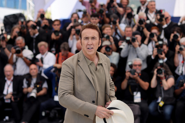 Tekintsen ki a világsztárokra nap mint nap a Velvettel! Paparazzi rovatunkban rendszeresen megmutatjuk, hol járnak és mit csinálnak kedvenc hírességei