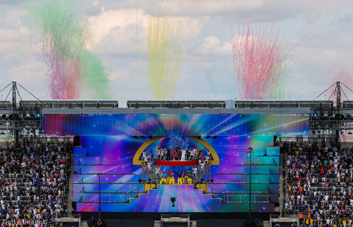 Tems, Doja Cat, Emmanuel Kelly, Chris Martin a Coldplayből és J Balvin a félidei show alatt lépnek fel a 2025-ös FIFA-klubvilágbajnokság döntőjének mérkőzésén a MetLife Stadionban 2025. július 13-án