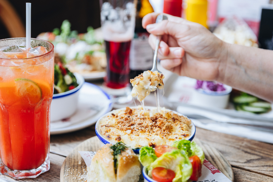 Mac’n’cheese: szaftos tészta, roppanós morzsával és sült sajttal a tetején