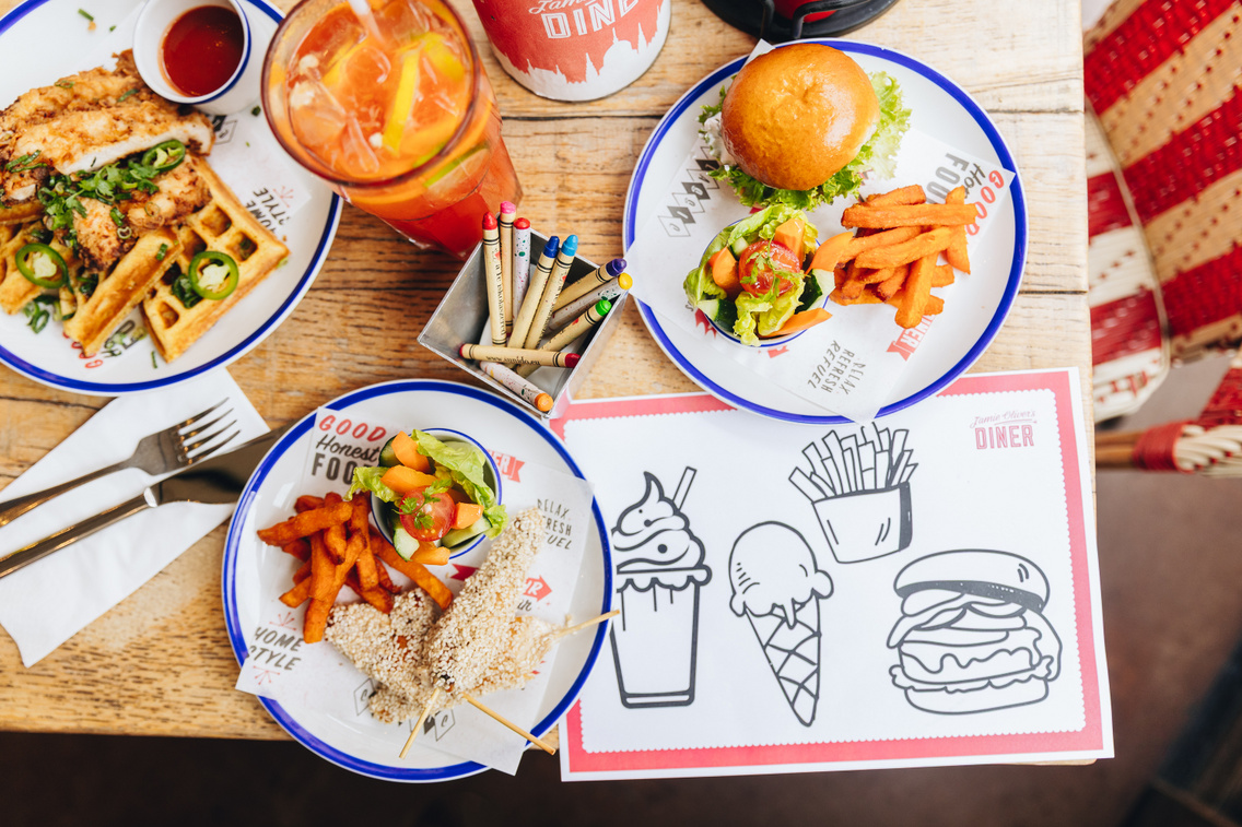 2-féle gyerekmenü és színező