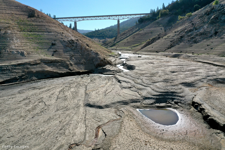 Légi felvételen az Oroville-tó alacsony vízszintje látható 2021. július 22-én