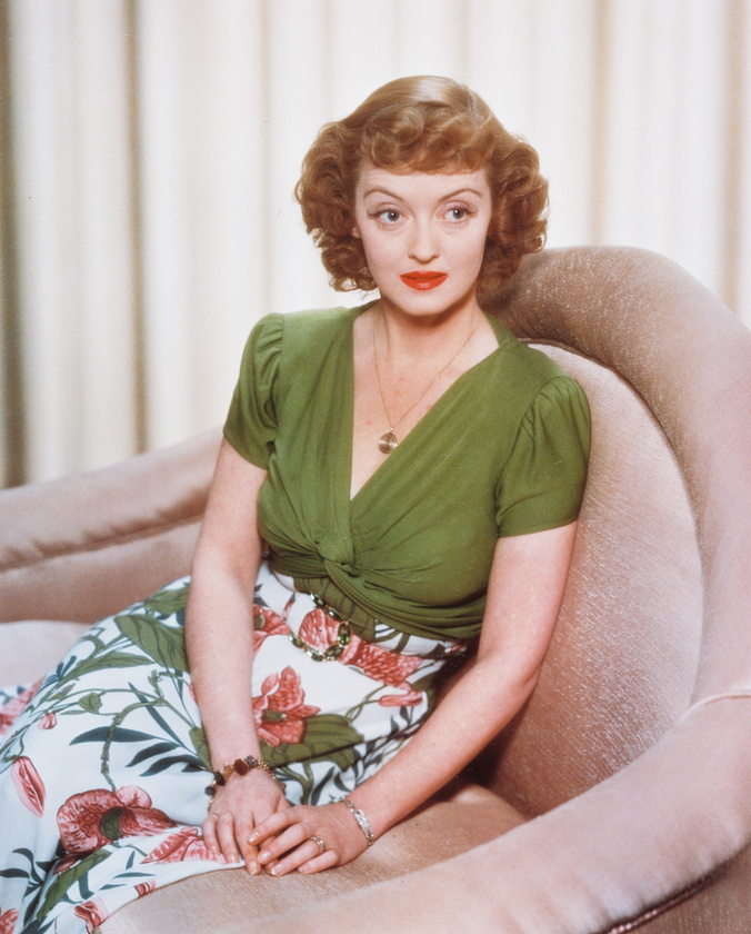 Bette DavisBette Davis híres volt arról, hogy a hangulata egy pillanat alatt meg tud változni, míg hirtelen kitöréseit pedig nagyon nehezen lehetett kezelni