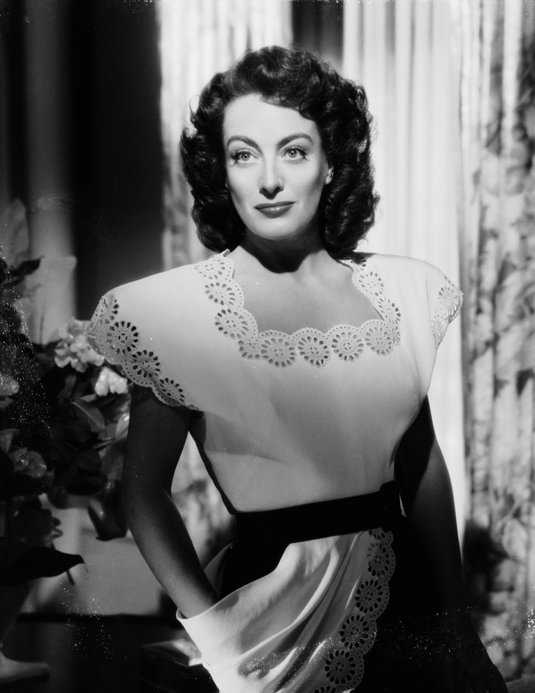 Joan CrawfordJoan Crawford élete kívülről úgy tűnt, mint egy tündérmesében élő nő: háromszoros Oscar-jelölt színésznő volt, folyamatosan jótékonykodott, és négy gyermeket fogadott örökbe otthonába