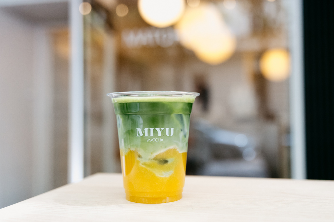 Matcha mangópürével