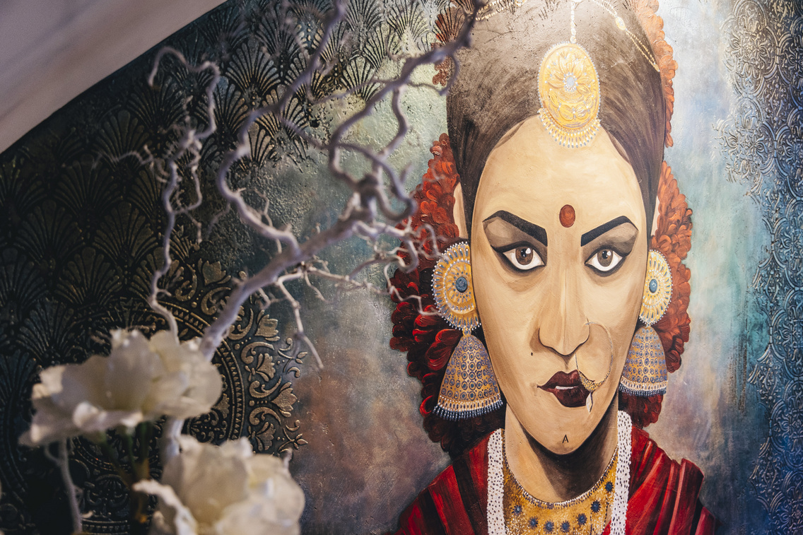 Aki nem szereti, ha nézik evés közben, ne ennek a képnek a közelében foglaljon asztalt!