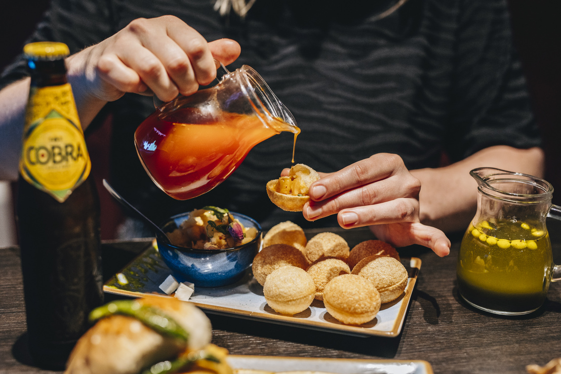 A tésztagolyóval óvatosan kell bánni, mert könnyen törik