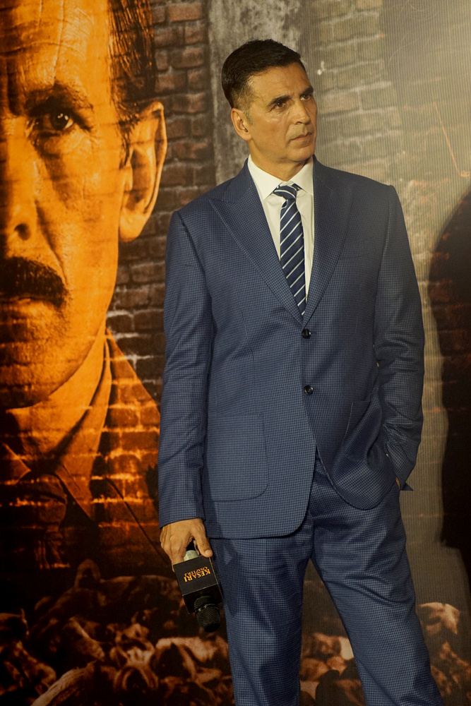 Akshay KumarAkshay Kumar indiai színész 2023-ban úgy döntött, megdönti a három perc alatt készített legtöbb szelfi világrekordját új filmje, a Selfiee népszerűsítésére