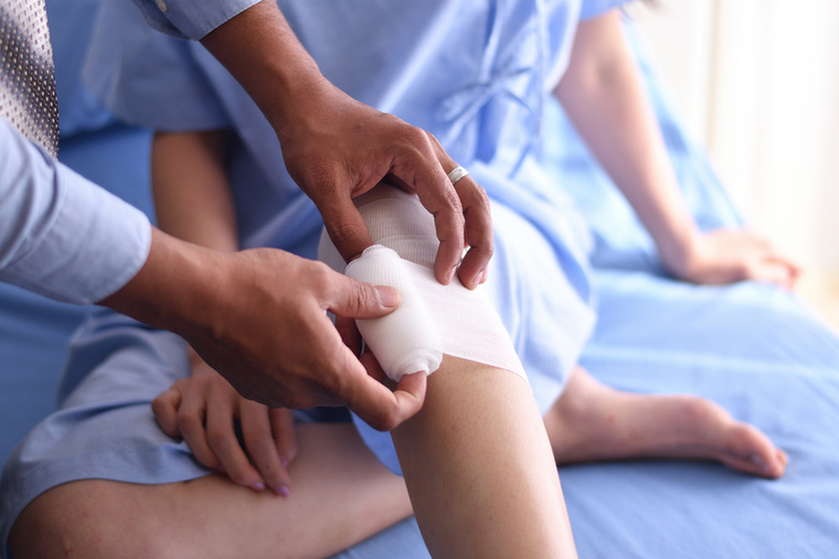 Lassabb sebgyógyulásAz idő előtti öregedésre utalhat, ha a kisebb sérülések vagy vágások lassabban gyógyulnak, mint korábban