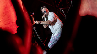 Škandal na festivalu Campus: 'Ustrelili' Majko, ki je igral vlogo premierja