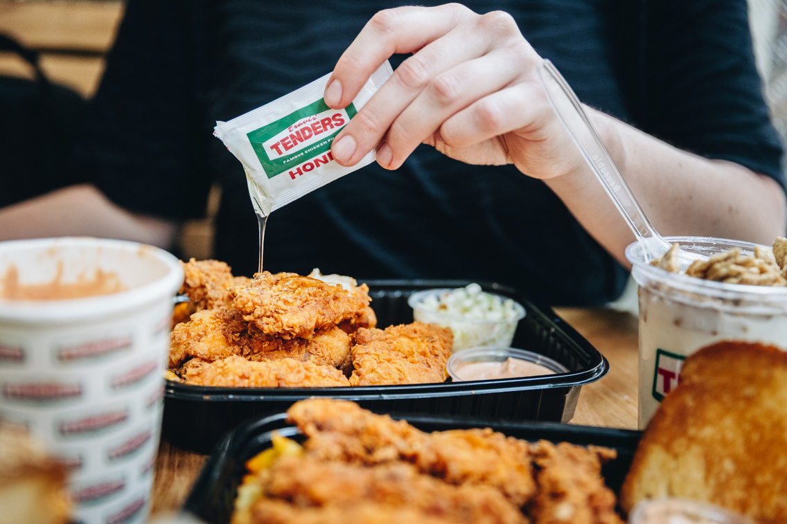 Rántott csirke mézzel? A Travis′ Tendersben ilyen is van