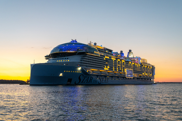 Hamarosan elindult első útjára a világ jelenlegi legnagyobb turista tengerjáró hajója, a Star of the Seas, ami a Royal Carribean flottájának egyik legnagyobb dobása lesz