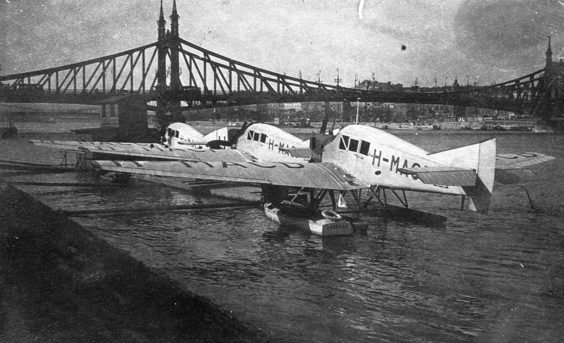 A budai alsó rakpart a Szent Gellért térnél, hidroplánállomás, 1925