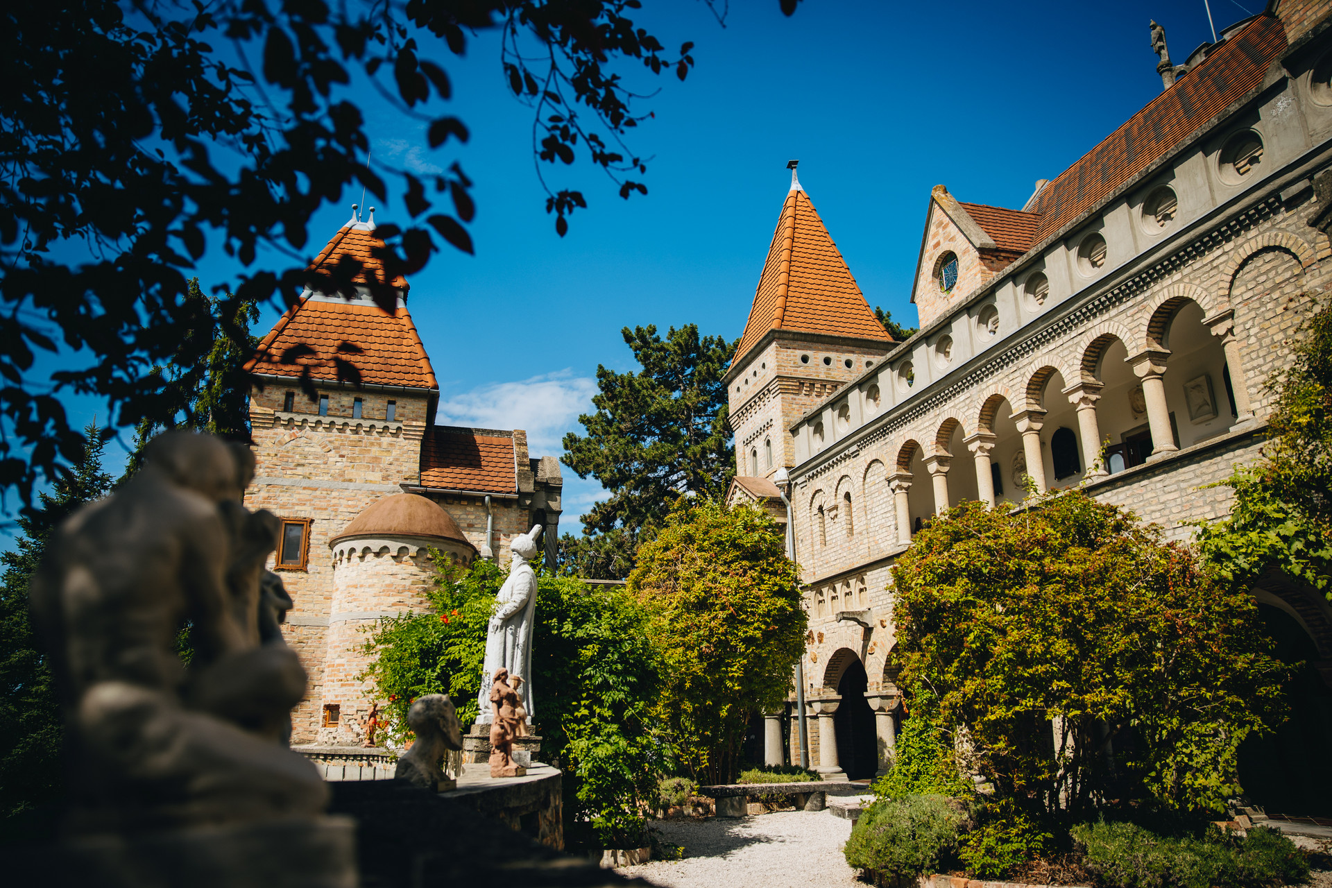 A vár ma már múzeum, a leszármazottak üzemeltetik