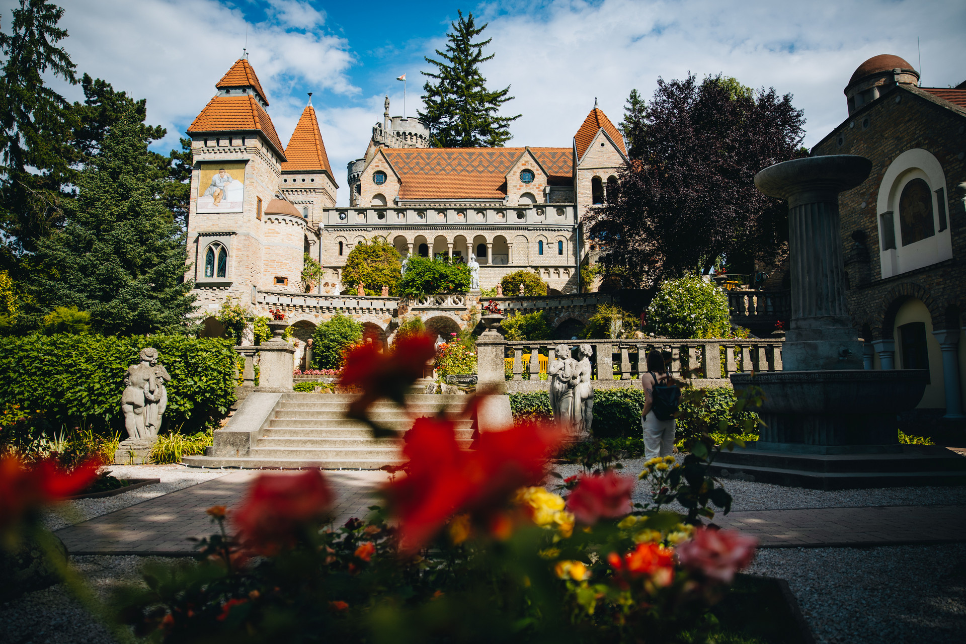 Bory Jenő mindenféle előzetes tervrajz nélkül építette a várat