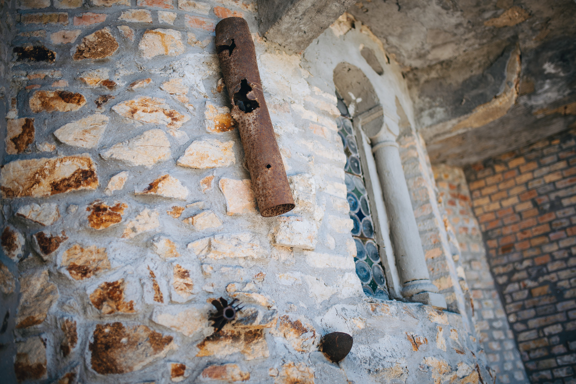 Bomba maradványai a várban