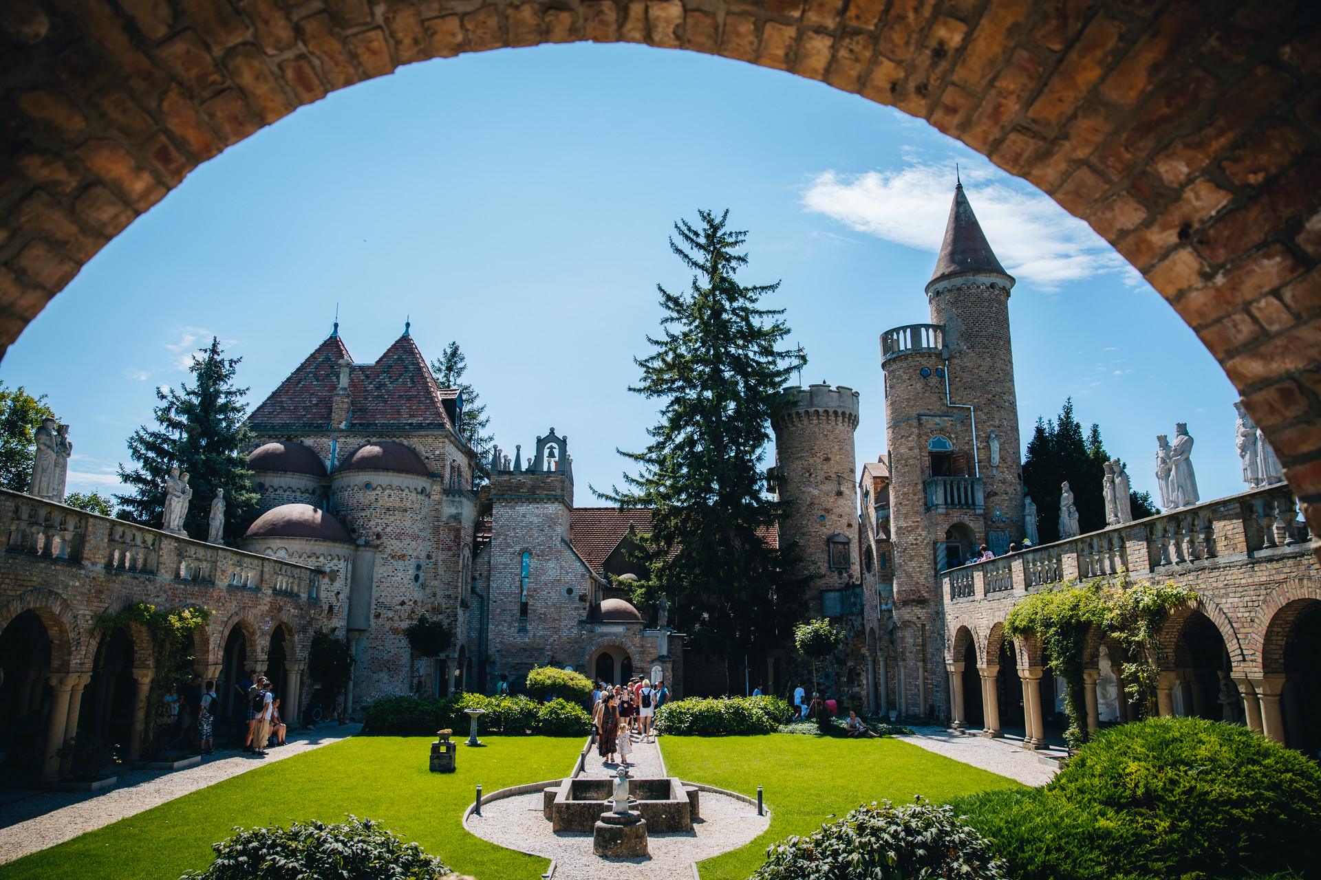 A nagy fenyőfa már a Bory házaspár életében is megvolt