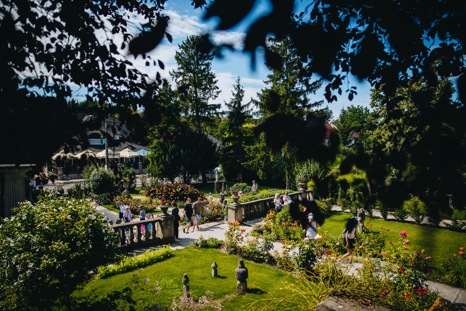Érdemes elidőzni a kertben is
