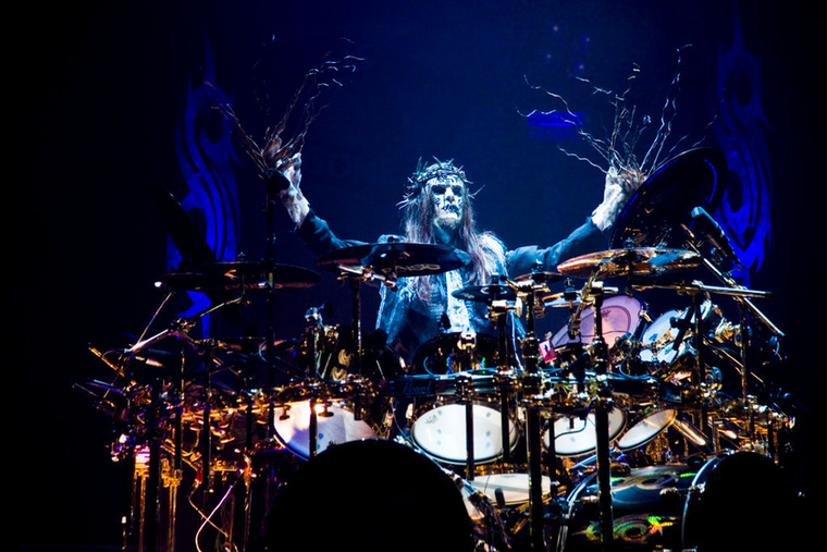 Joey JordisonA Slipknot zenéje sötét, komor és nyugtalanító volt, akárcsak a látványviláguk, amit Joey Jordison, a zenekar társalapítója is akart