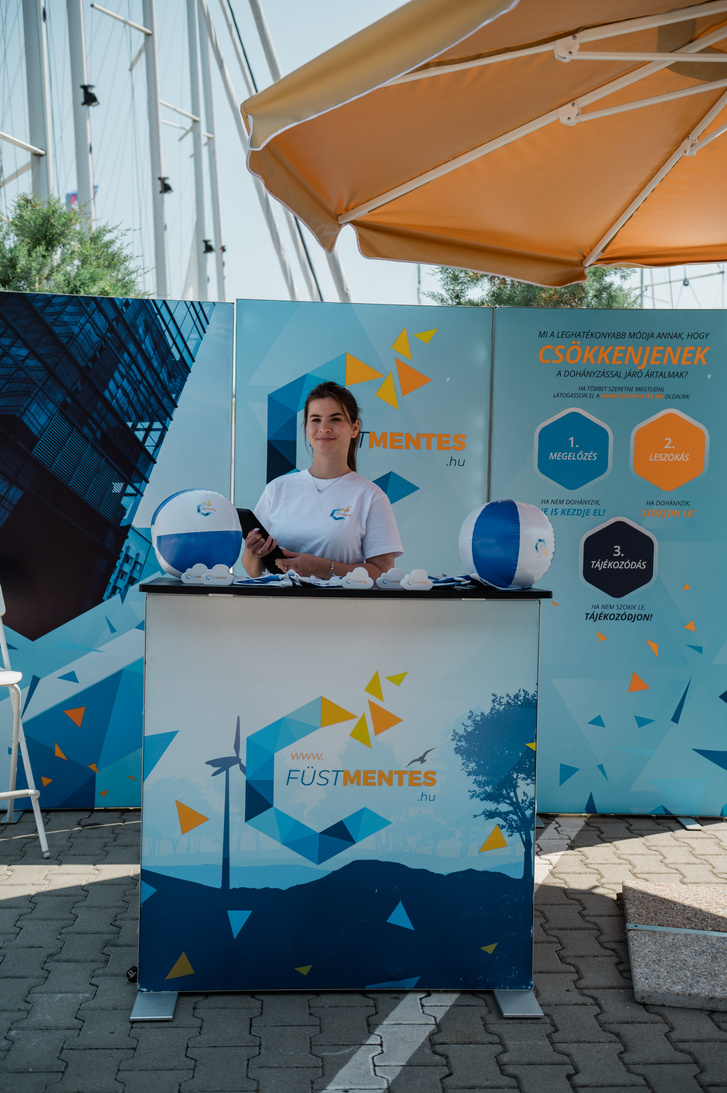 A Füstmentes.hu standja