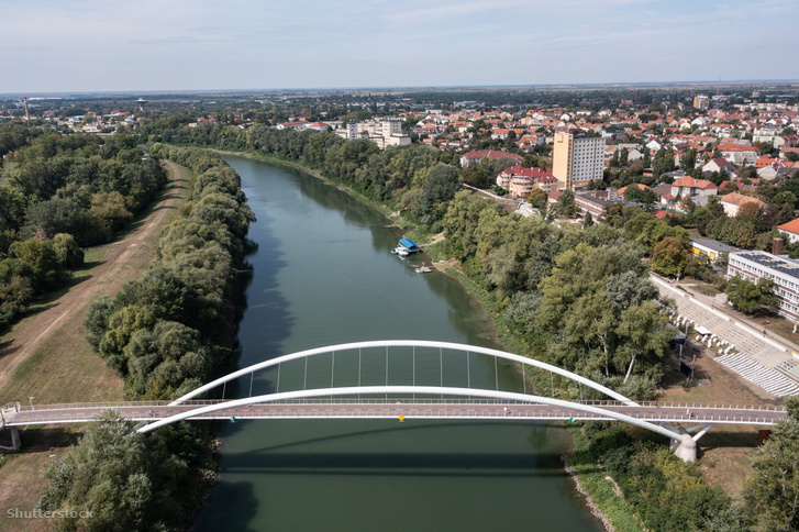 A Tiszavirág híd Szolnokon