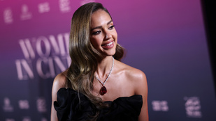 Jessica Alba in domnevna nova romanca, medtem ko se druga igralka razgalja v lateksu