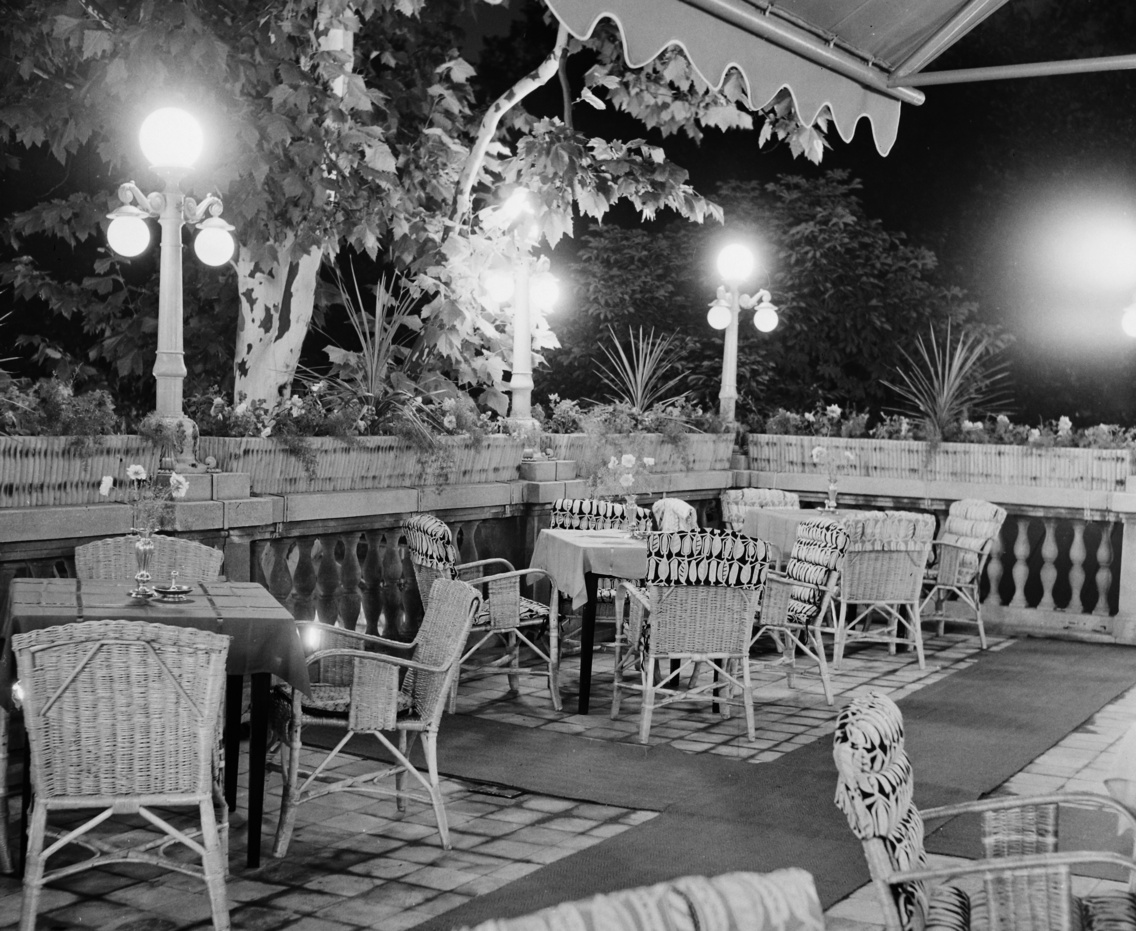 A Gundel Étterem terasza, 1957