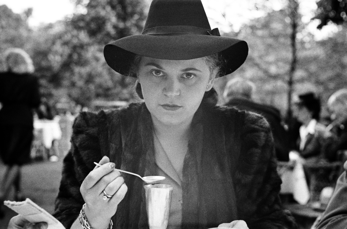 A felvétel a Casino teraszán készült, 1937