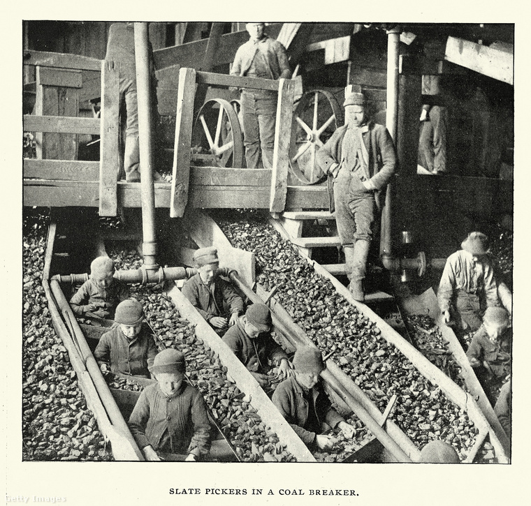 A gyerekeket keményen dolgoztatták&nbsp;Száz éve a gyerekek nem játszótereken voltak, hanem gyárakban, bányákban és üzemekben dolgoztak – akár 10-12 órákat is naponta