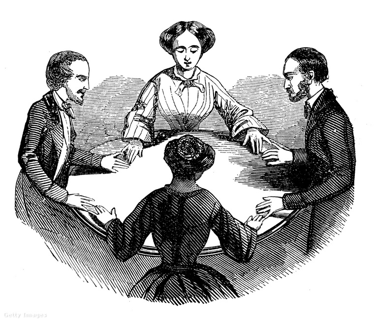 Halottakkal beszélgettek – és ez teljesen hétköznapi volt&nbsp;Az 1920-as években sokan hittek abban, hogy a halottakkal kapcsolatba lehet lépni – és ezt nemcsak titokban, hanem teljesen nyíltan, társasági eseményként művelték