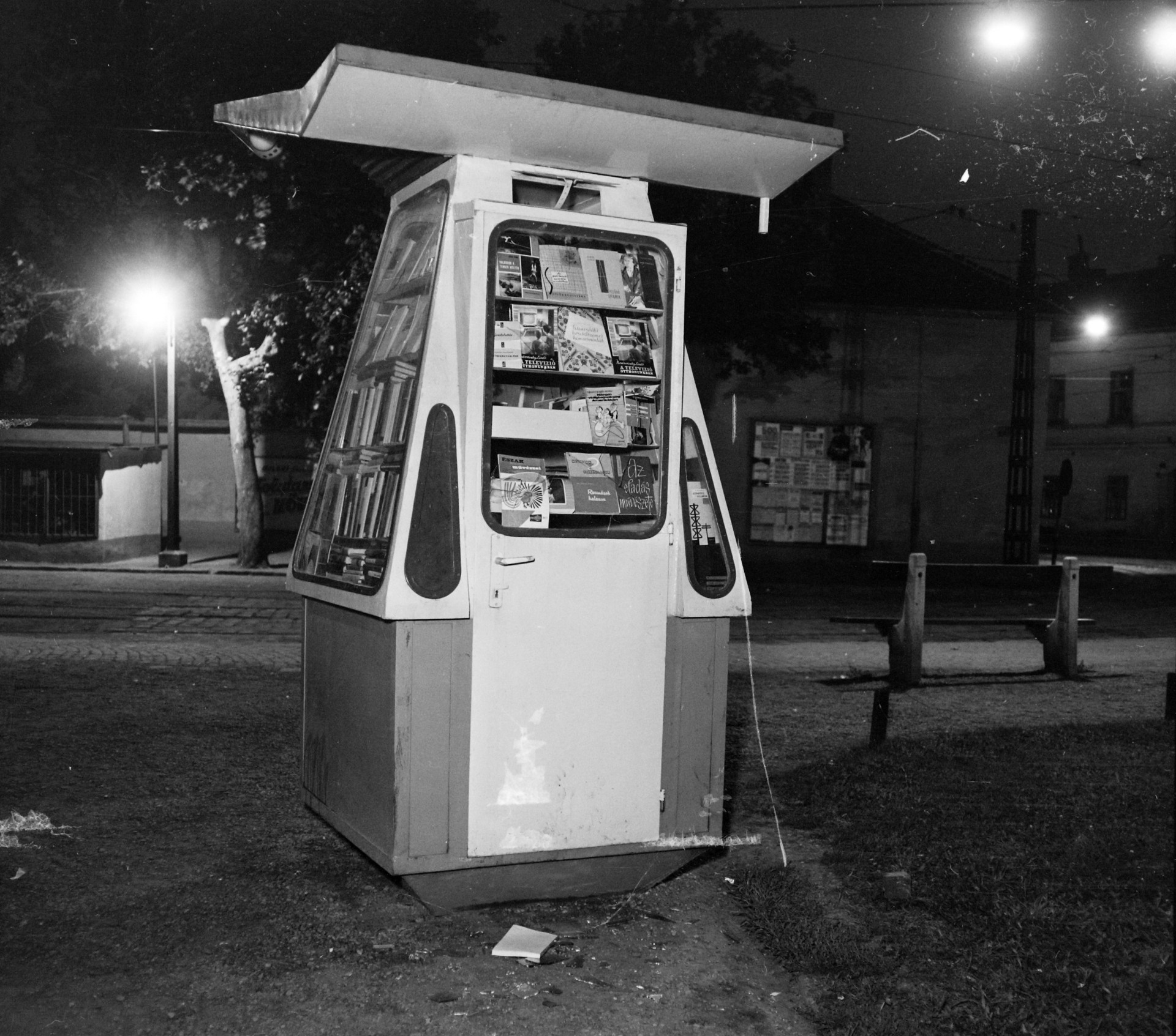 Könyvárusító pavilon Óbudán