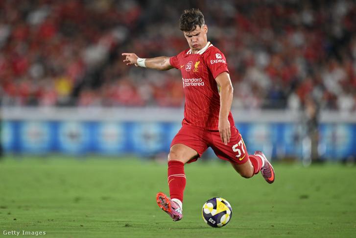 Kerkez Milos a World Challenge 2025 során, amelyet a Nippon Alapítvány Yokohama FâMarinos és Liverpool mérkőzése mutatott be a Nissan Stadionban, 2025. július 30-án