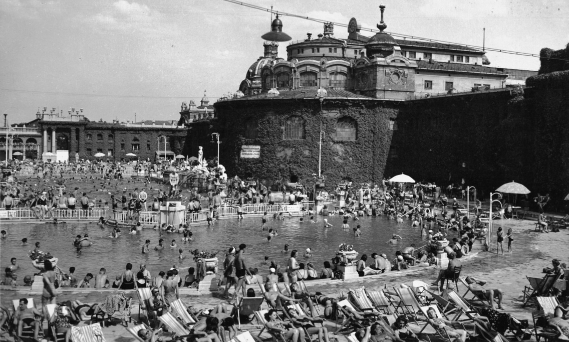 Széchenyi fürdő (1943)