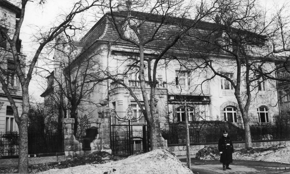 A Svájci Nagykövetség a Stefánia úton (1943)