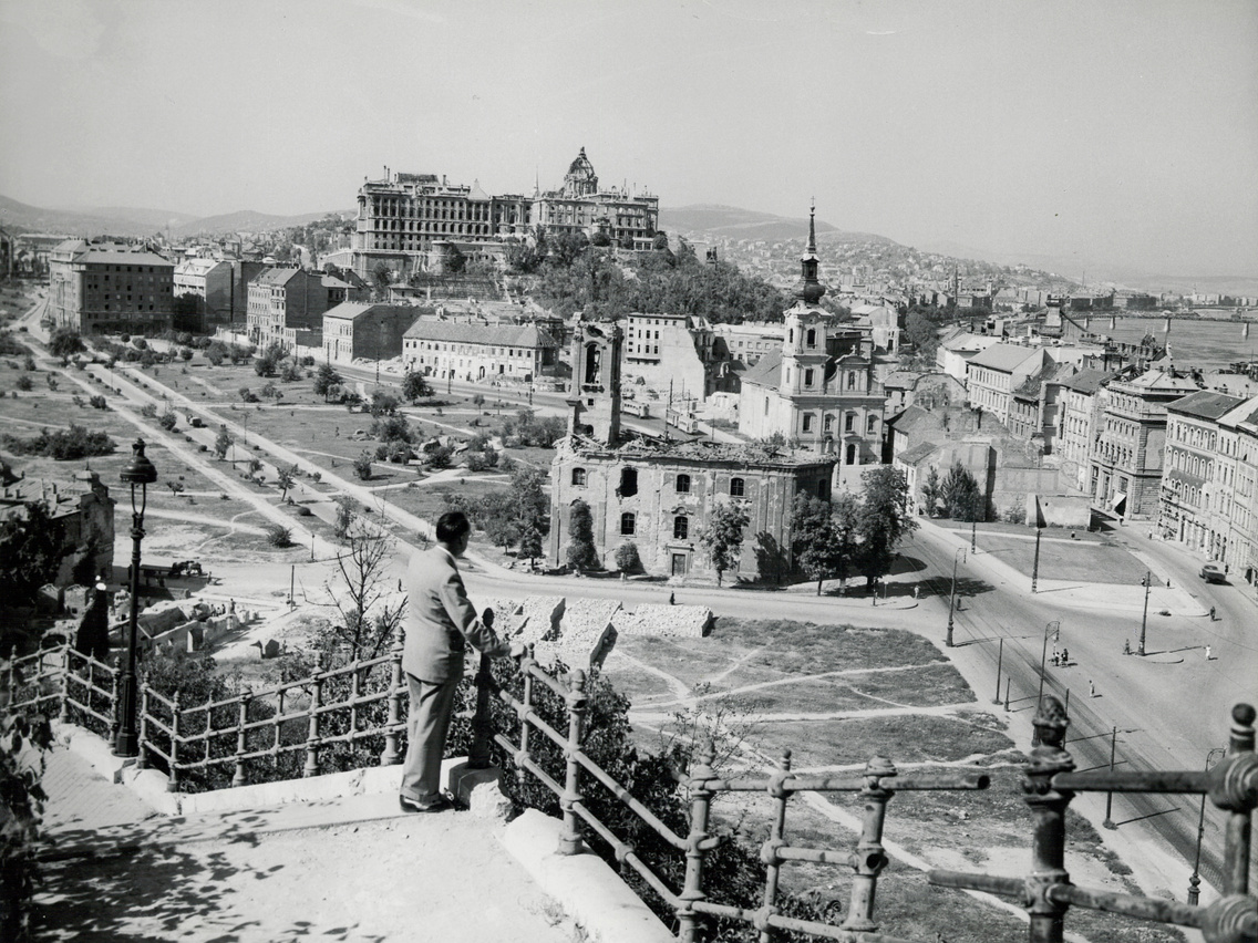 1945
